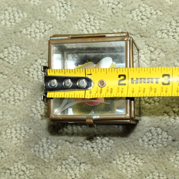 Vintage 2"x 2" Footed Brass Metal & Etched Glass Diorama Box with Ceramic Flower - Picture 6 of 6